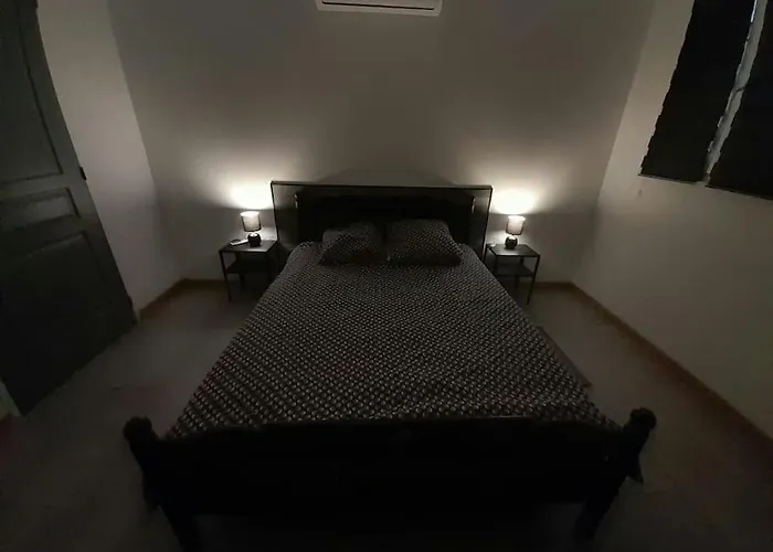 Appartement Spacieux &Tres Calme. Spacious & Very Quiet Apartment.