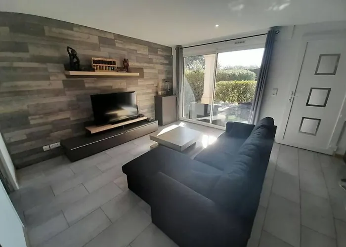 Appartement Spacieux &Tres Calme. Spacious & Very Quiet Apartment.