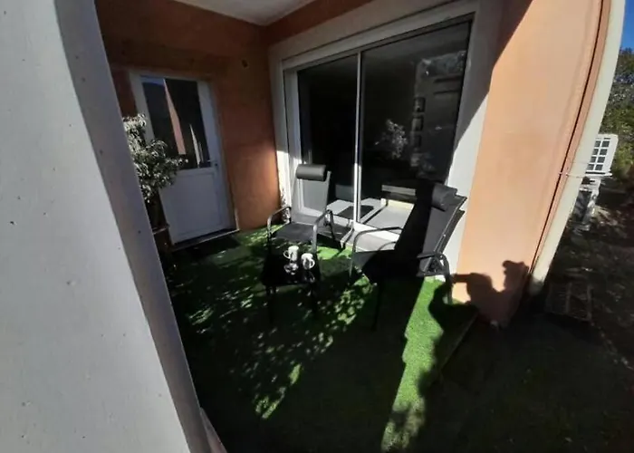 Appartement Spacieux &Tres Calme. Spacious & Very Quiet Apartment.