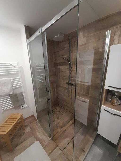 Spacieux &tres Calme. Spacious & Very Quiet Apartment. Appartement *